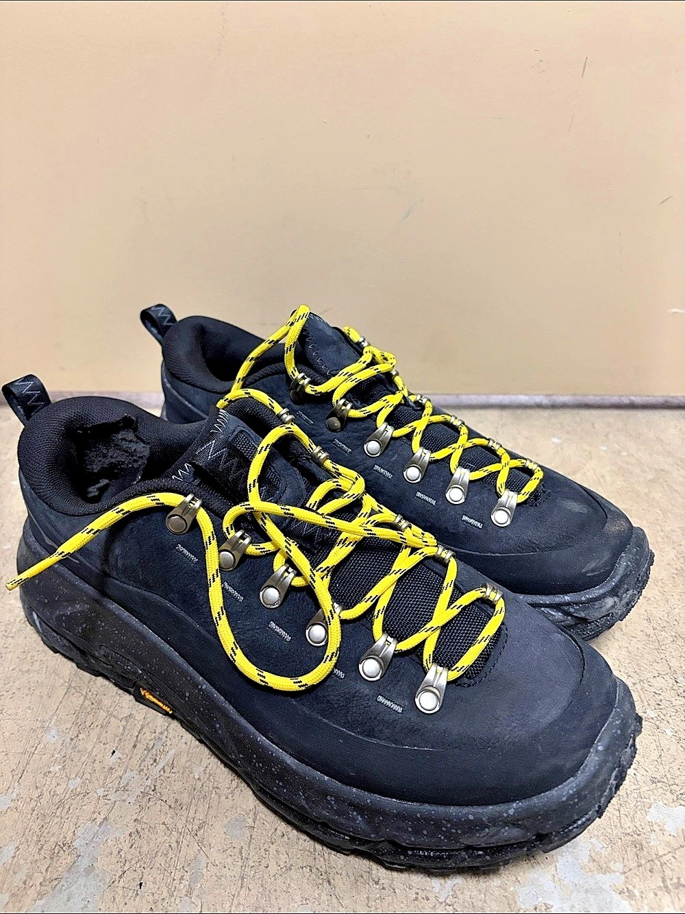 Hoka One Tor Summit Black & Yellow US 10 Athletic Shoes